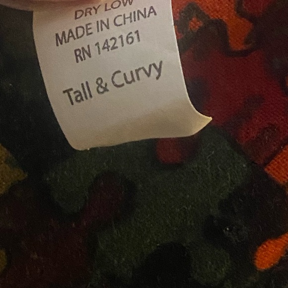 LulaRoe Puzzle Pieces Tall and Curvy Leggings - Picture 3 of 4